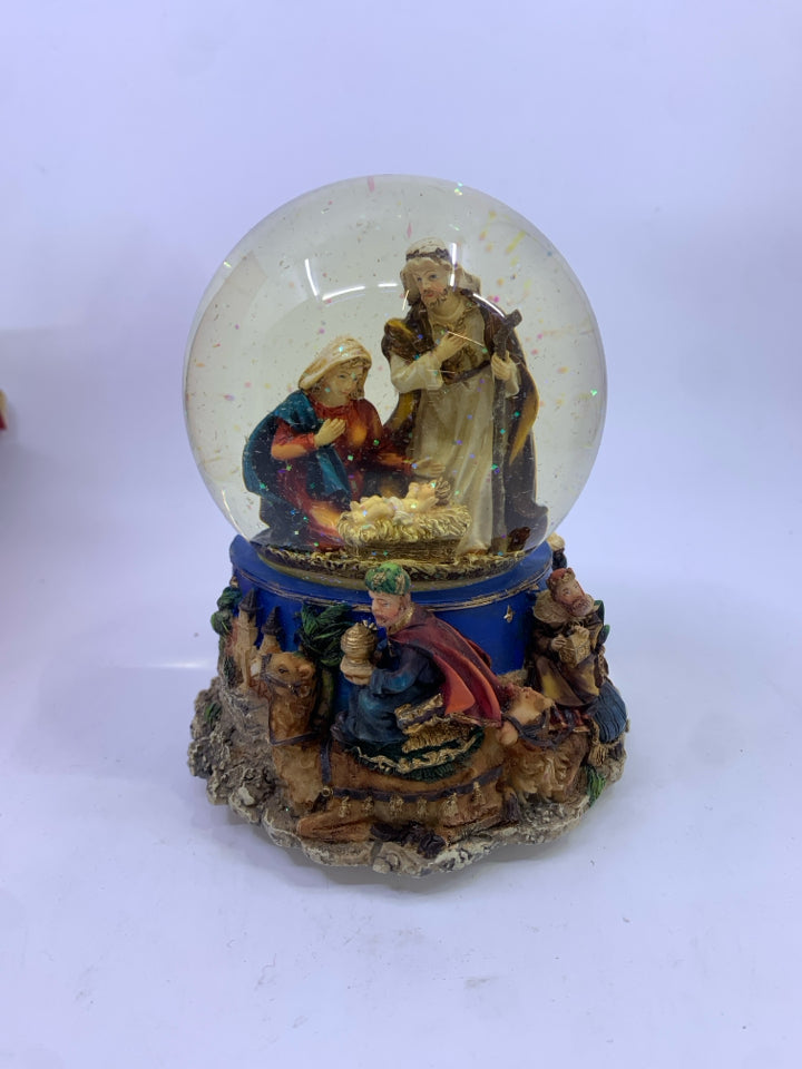 NATIVITY WATER GLOBE.