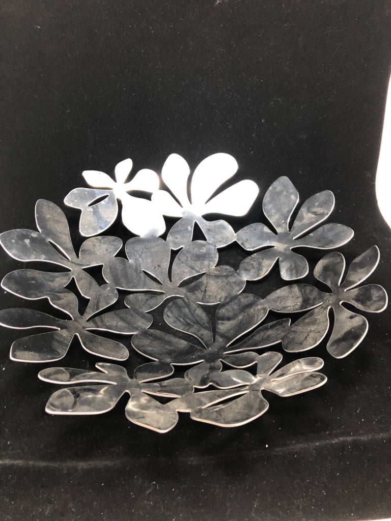HEAVY METAL FLORAL DECOR BOWL.