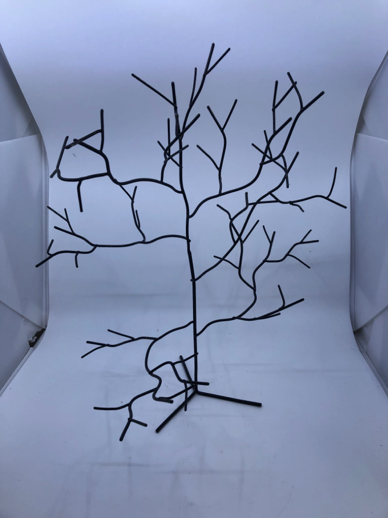 BLACK METAL DECOR TREE.