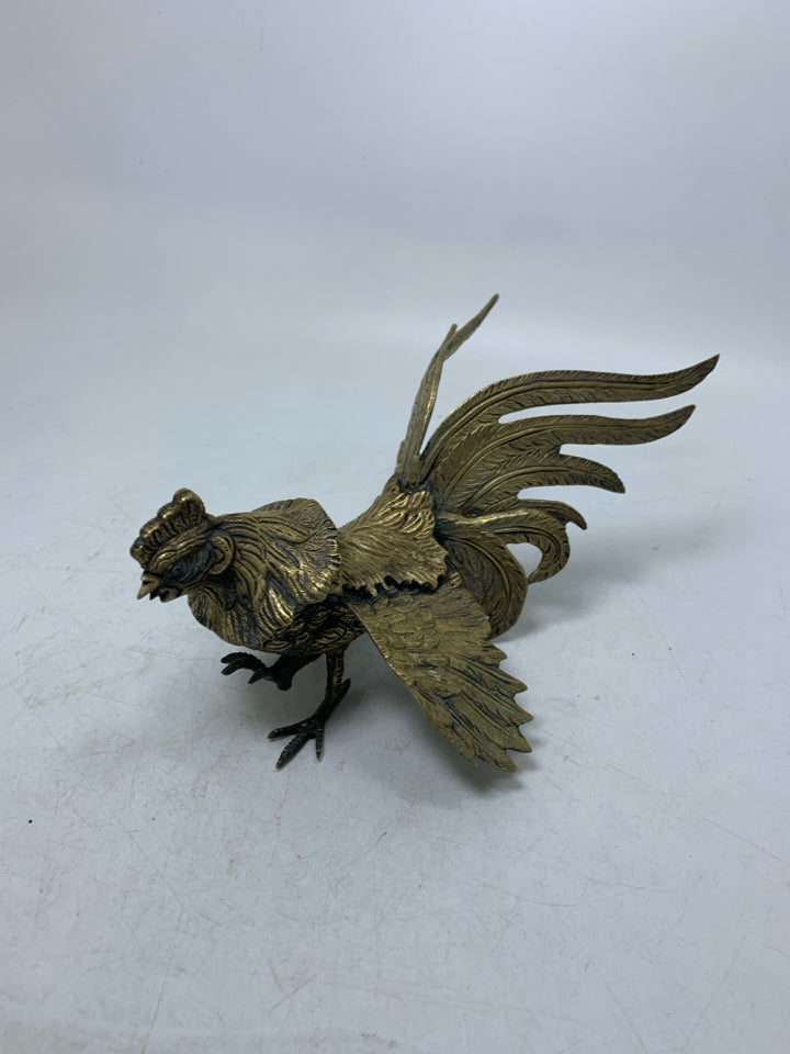 VTG BRASS FIGHTING ROOSTER FIGURINE.