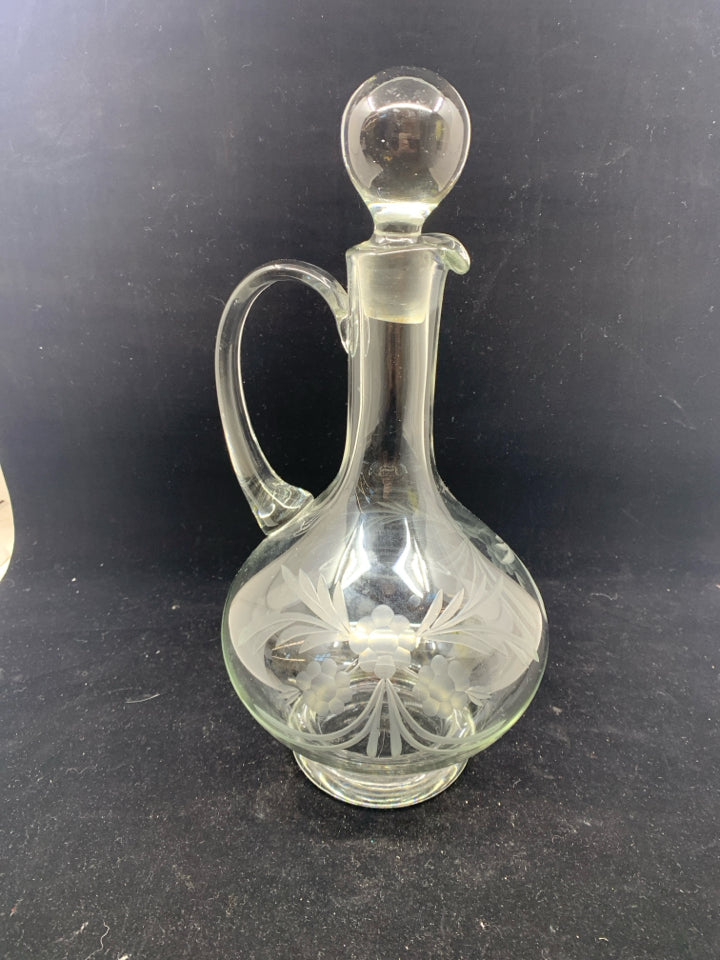 ROUND BODY ETCH GLASS DECANTER.