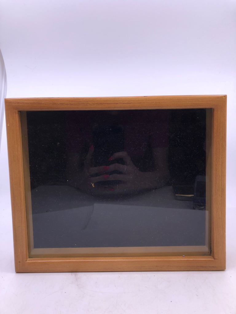 MEDIUM WOOD SHADOWBOX.