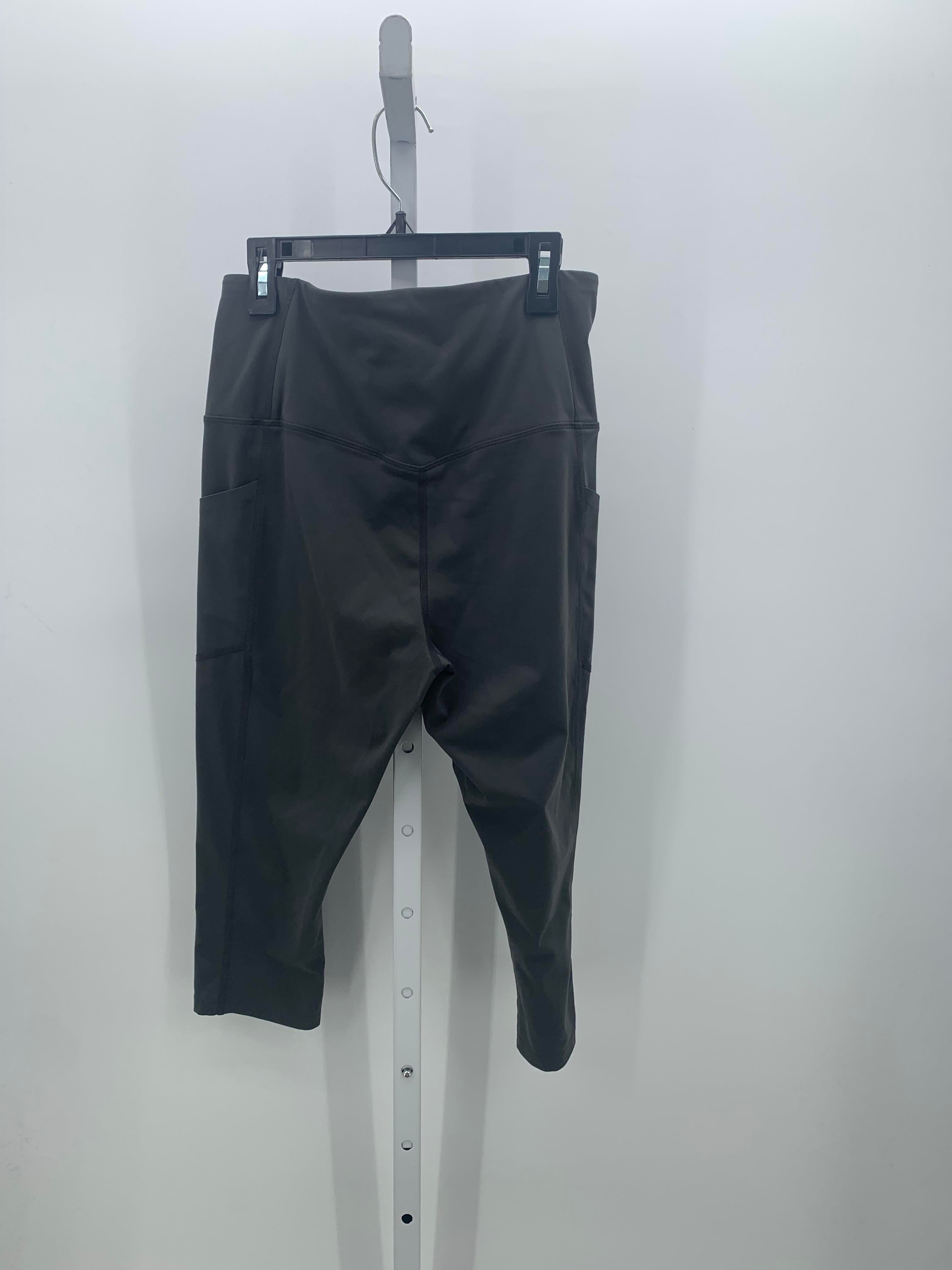 MPG Size Medium Misses Capri Pants