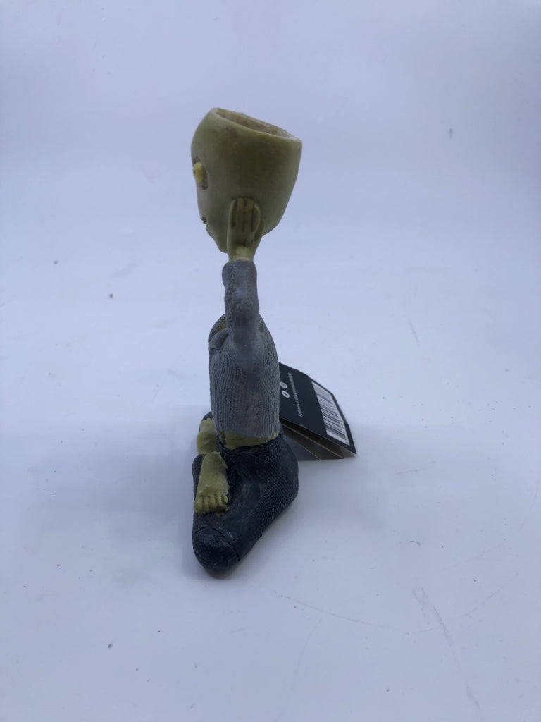 ZOMBIE HOLDING HEAD TAPER CANDLE HOLDER.