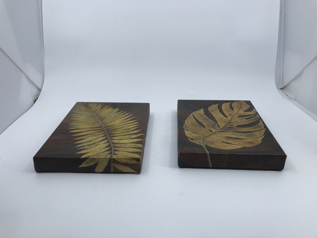 2 SMALL CANVASES W/ FERN LEAF+MONSTERA LEAF BROWN BACKGROUND.