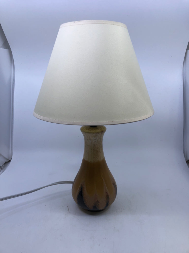 BROWN, BLACK POTTERY LAMP W/CREAM SHADE.