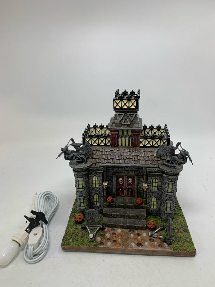 HAWTHORNE VILLAGE DEATH VALLEY HAUNTED MANOR RETIRED #A1381