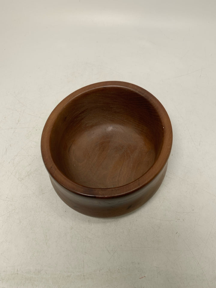 WOOD CARVED BOWL.