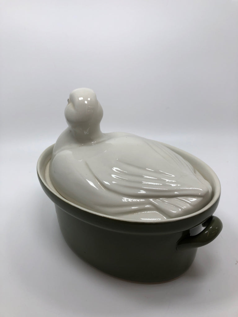 VTG CARBONE GREEN DUCK CASSEROLE DISH.
