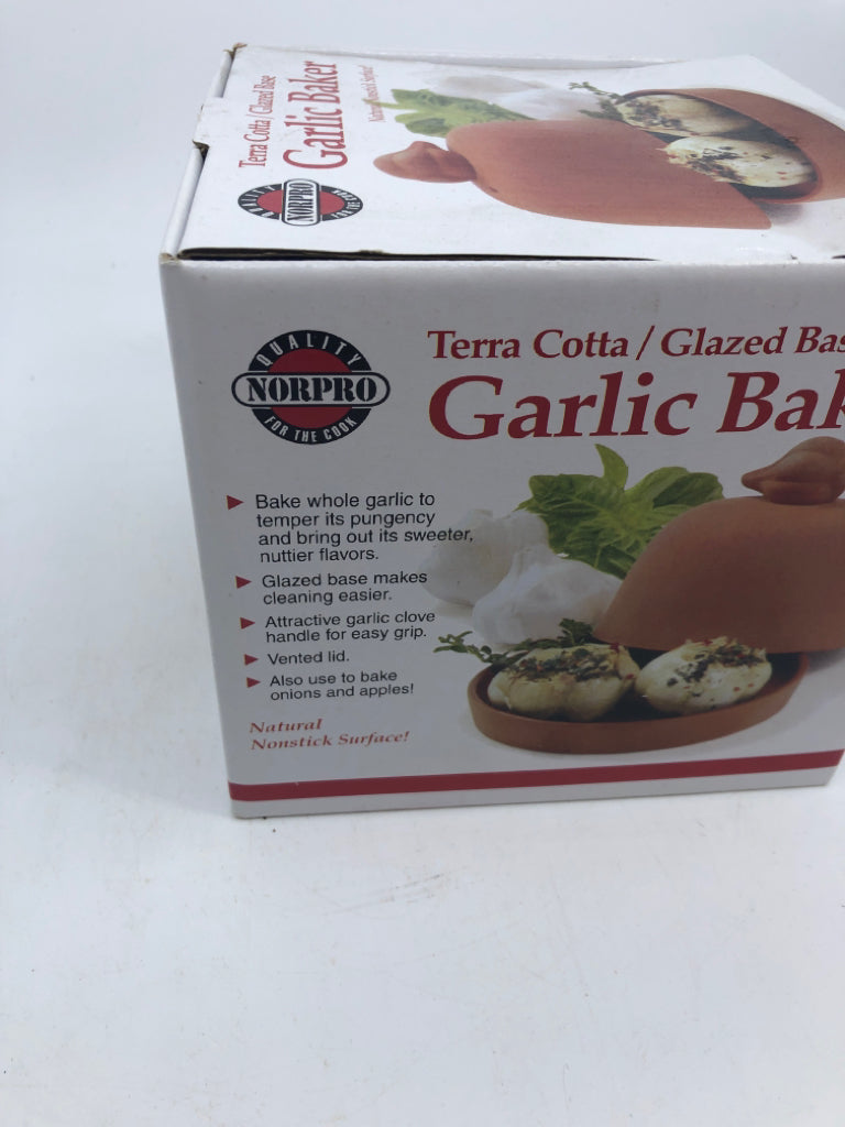 NIB GARLIC BAKER.