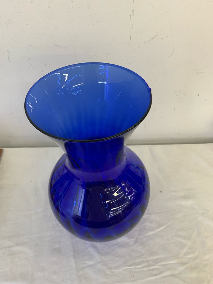 LARGE COBALT BLUE RIBBED VASE.