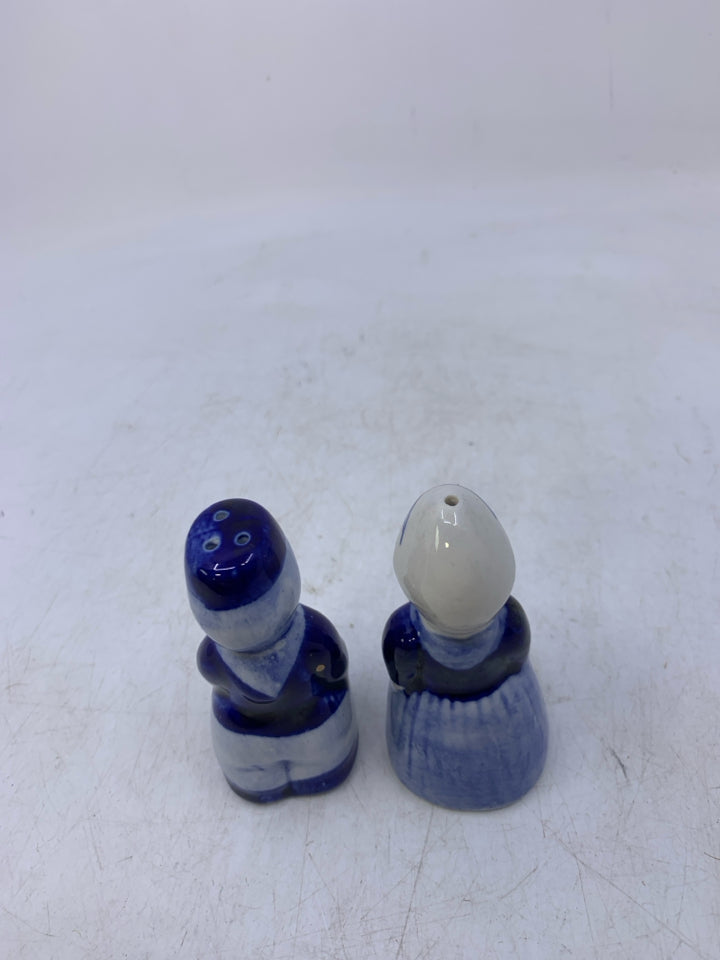 BLUE/WHITE MAN WOMAN.