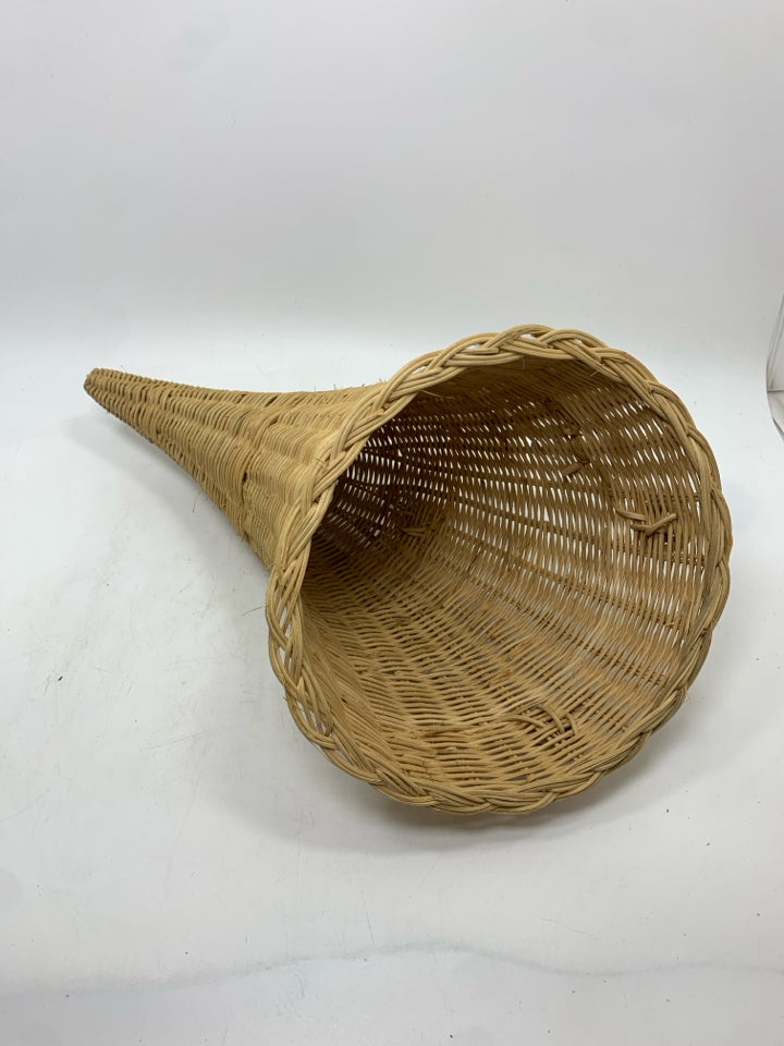 BLONDE WOVEN CORNUCOPIA.
