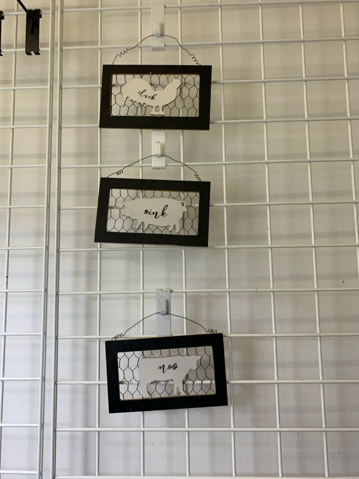 3 ANIMAL IN CHICKENWIRE BACKGROUND WALL HANGINGS.