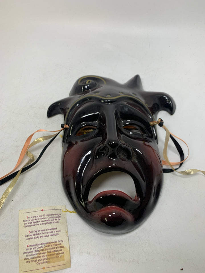 VTG SAD JESTER MASK CERAMIC.