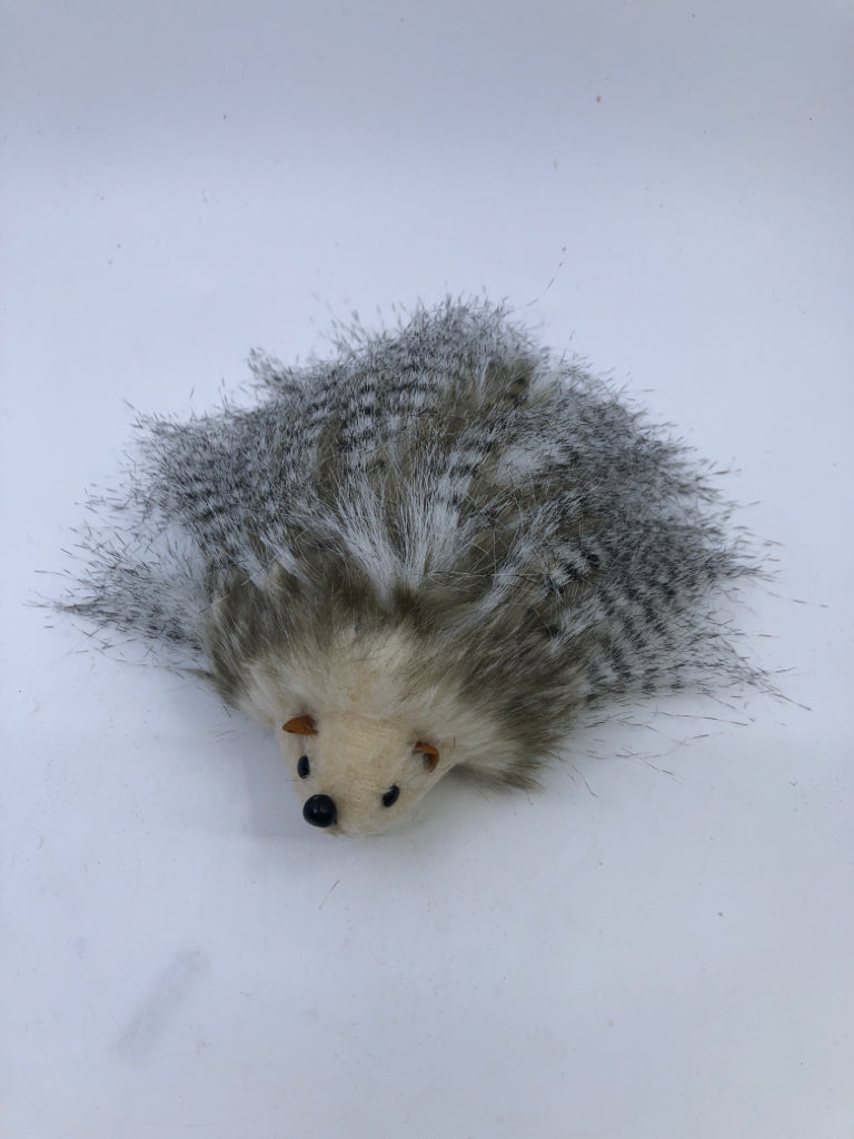 PLUSH HEDGEHOG TOY.