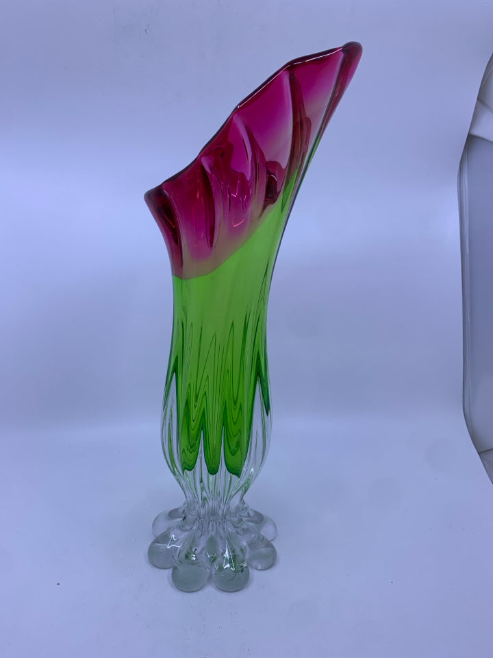 VINTAGE PINK AND GREEN ART GLASS SWUNG FOOTED VASE.