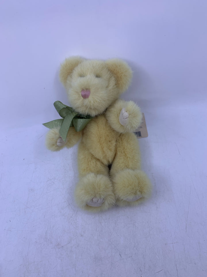 LIGHT YELLOW BEAR W/ GREEN BOW BOYDS BEAR.