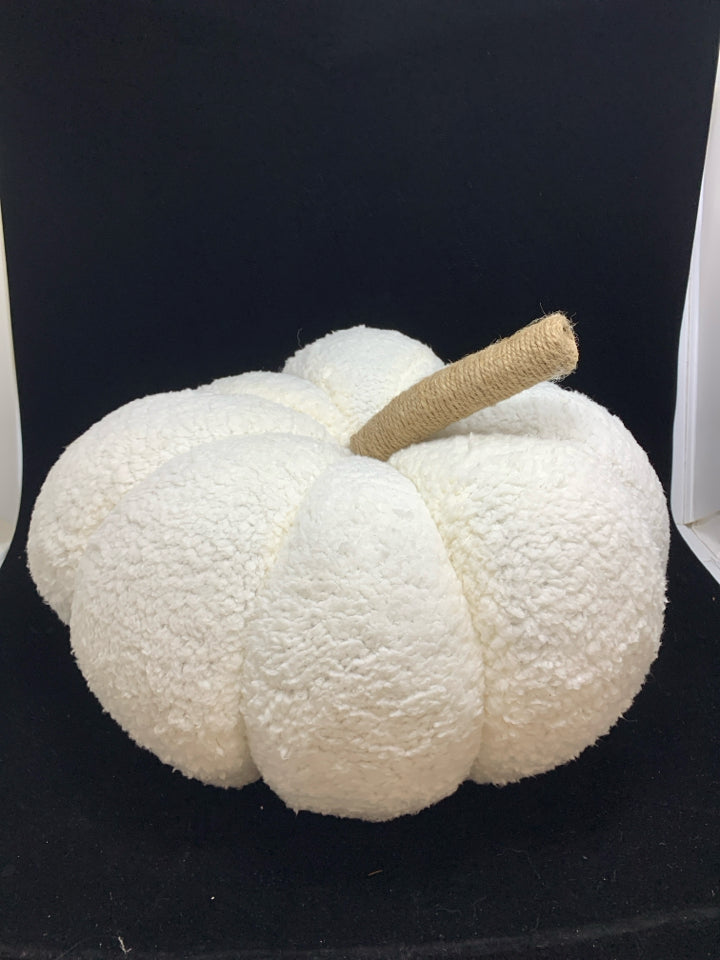 LG FLUFFY PUMPKIN.