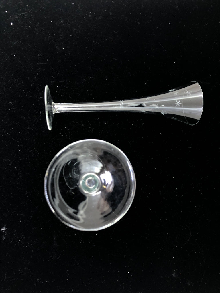 2 GLASS CHAMPAGNE FLUTES W/ ETCHED STARS.