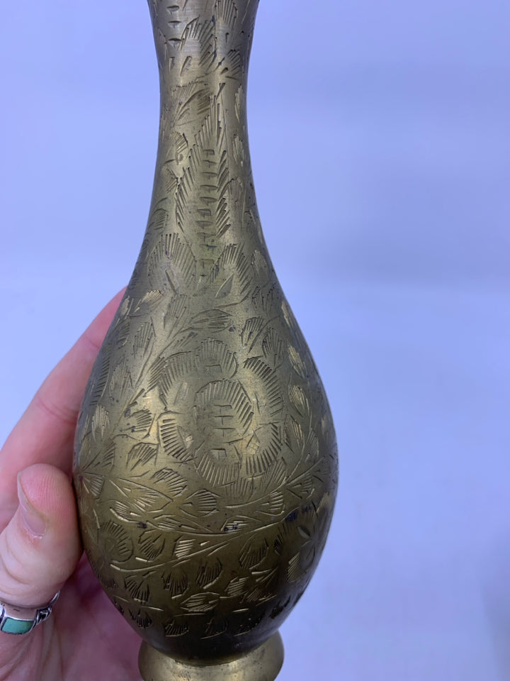 FLARED NECK W/ LEAF ETCHING.