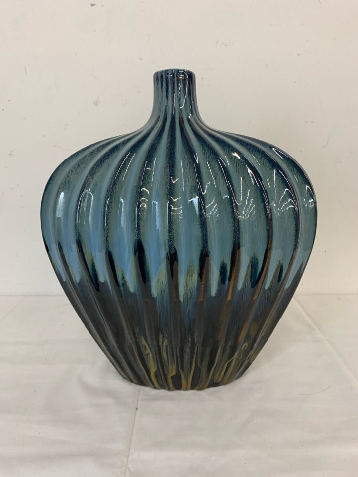 WIDE BLUE DRIP VASE W NARROW TOP.