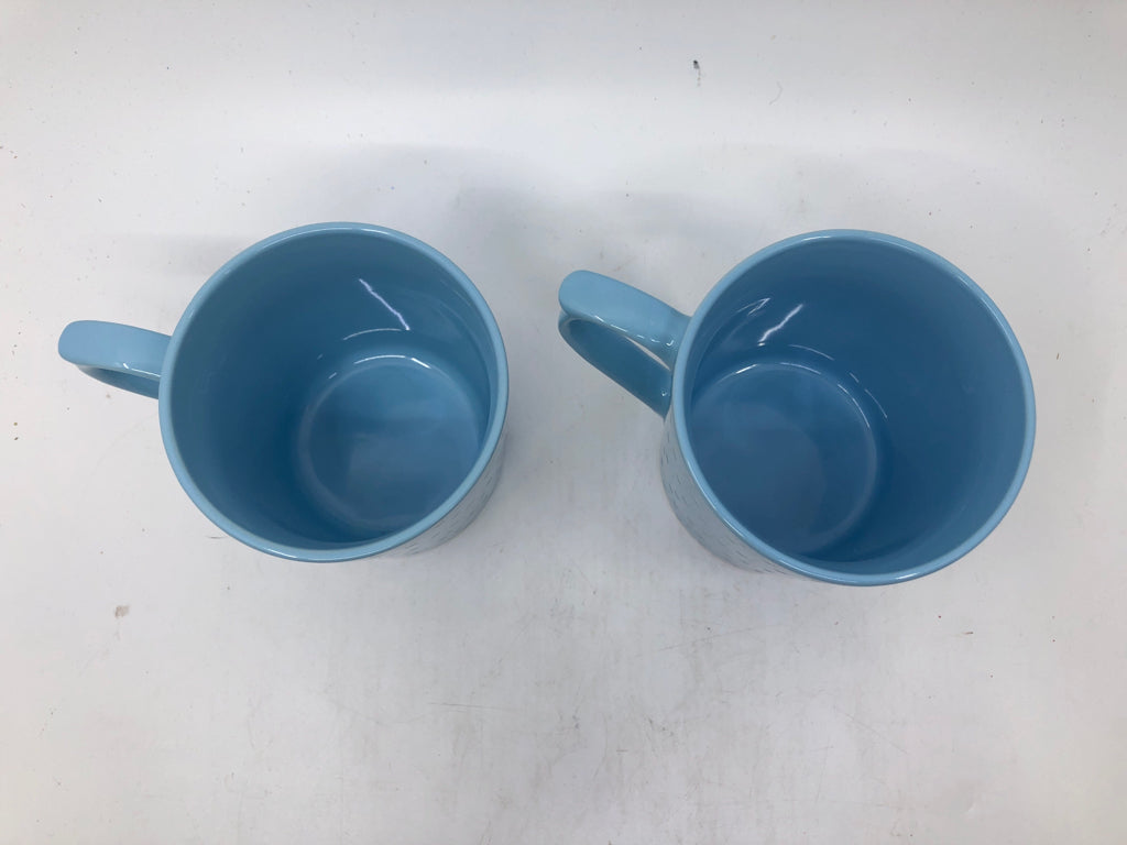 2 BLUE AND WHITE MUGS.