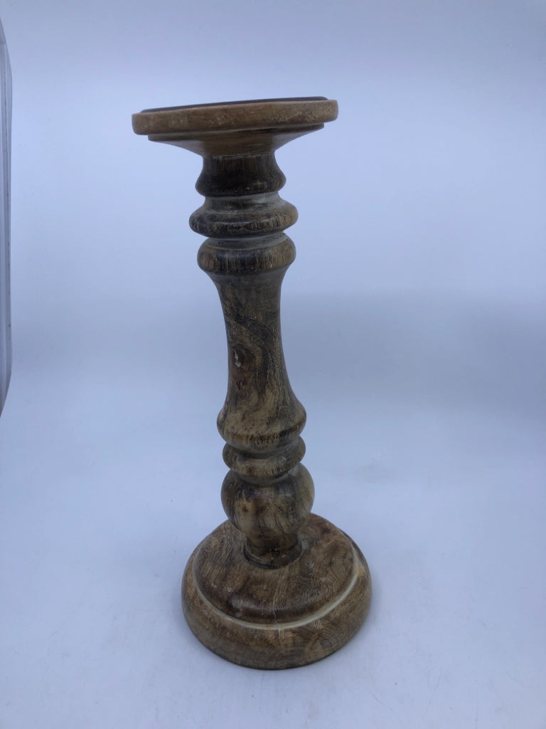 WOOD PILLAR CANDLE HOLDER WHITE WASHED.