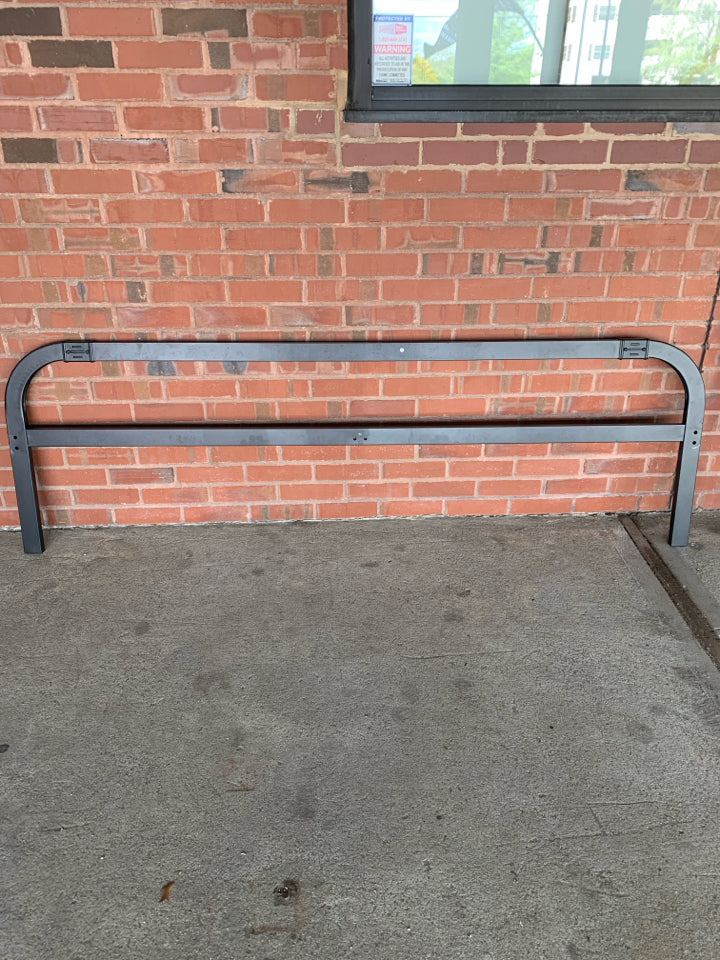 KING SIZE BLACK METAL BED FRAME.