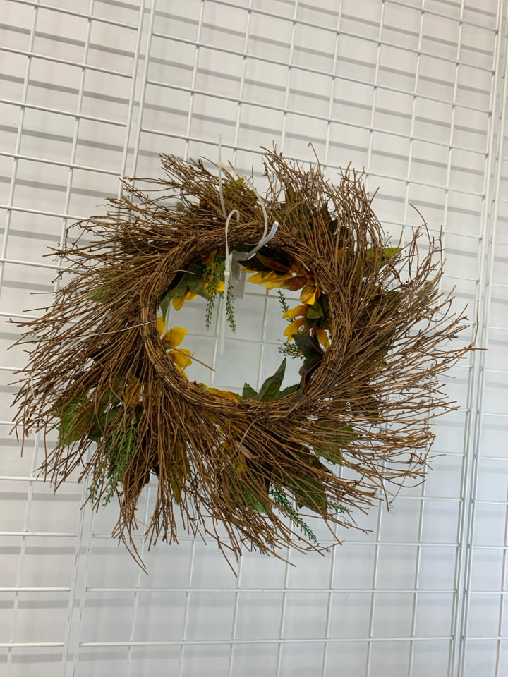 FALL FLORAL WREATH.
