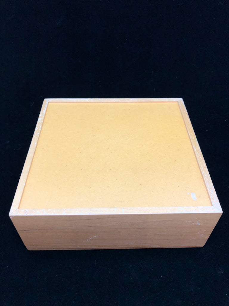 LT WOOD PHOTO STORAGE BOX.