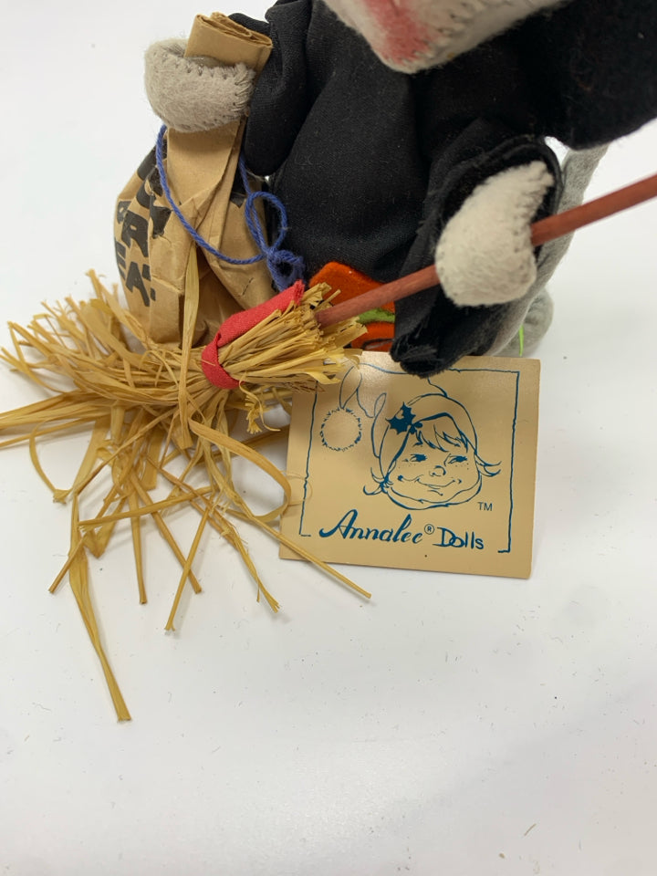 ANNA LEE WITCH MOUSE.