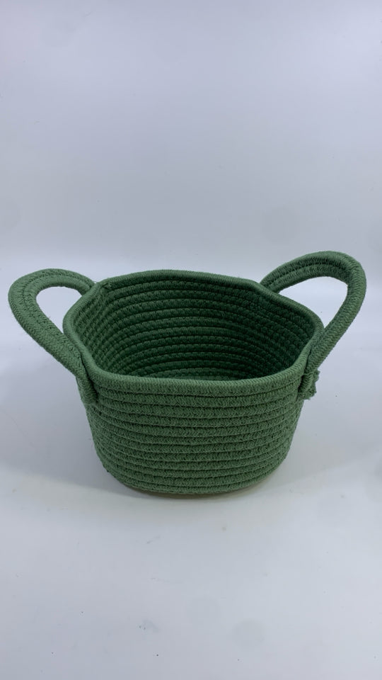 SMALL GREEN COTTON ROPE WOVEN STORAGE BASKET W/HANDLES.