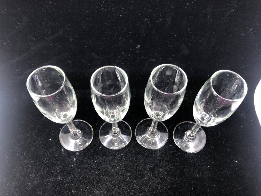 4 CHAMPAGNE FLUTES.