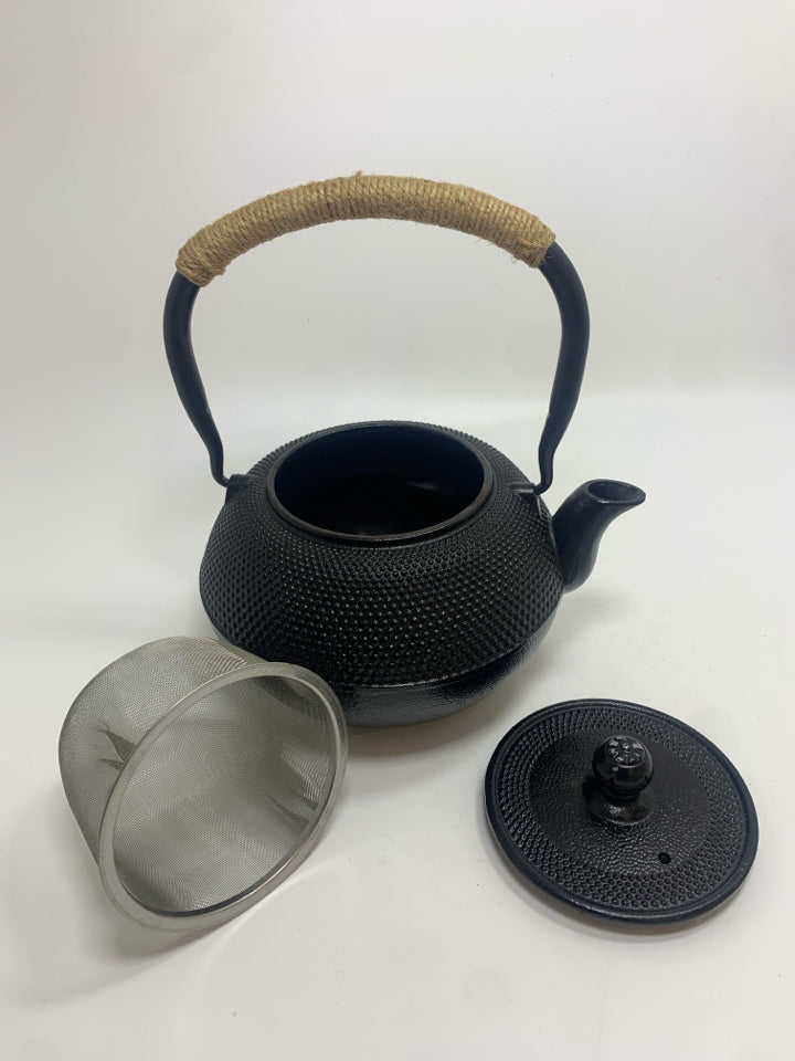 HEAVY BLACK METAL TEA INFUSER POT W/TWINE WRAPPED HANDLE.