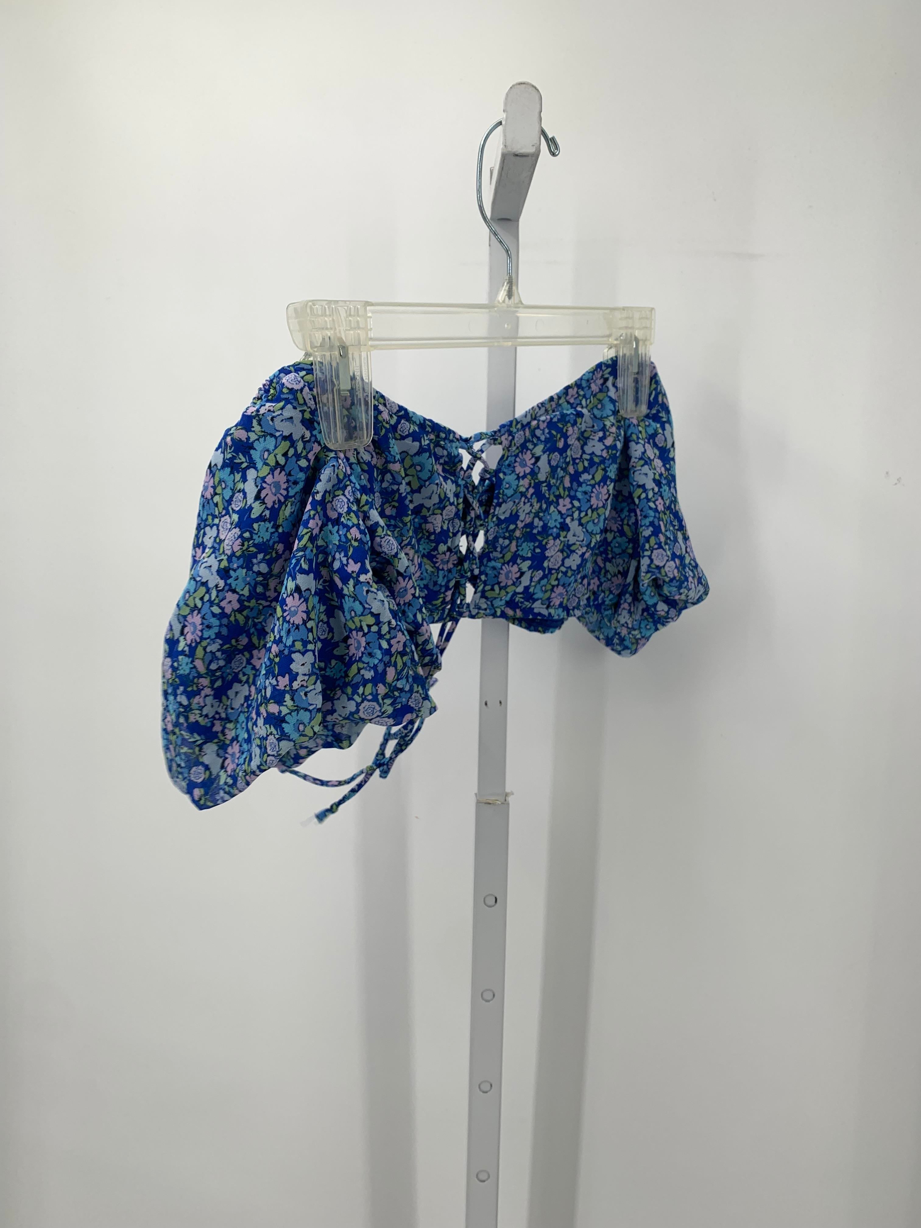 Wild Fable Size Medium Juniors Short Sleeve Shirt