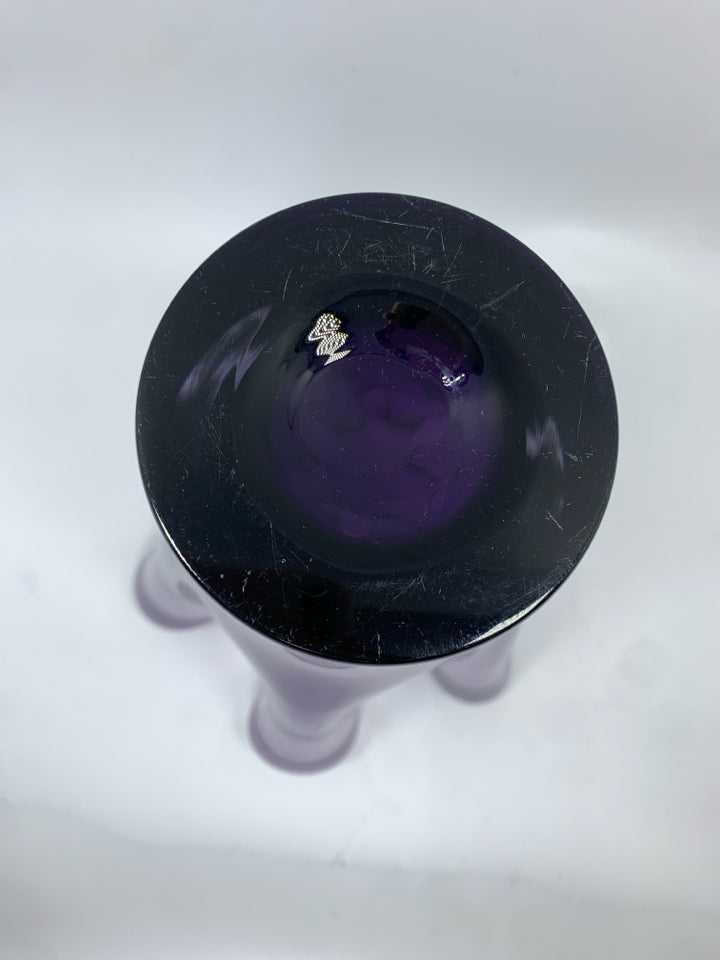 PURPLE GLASS VASE W/WAVY RIM.