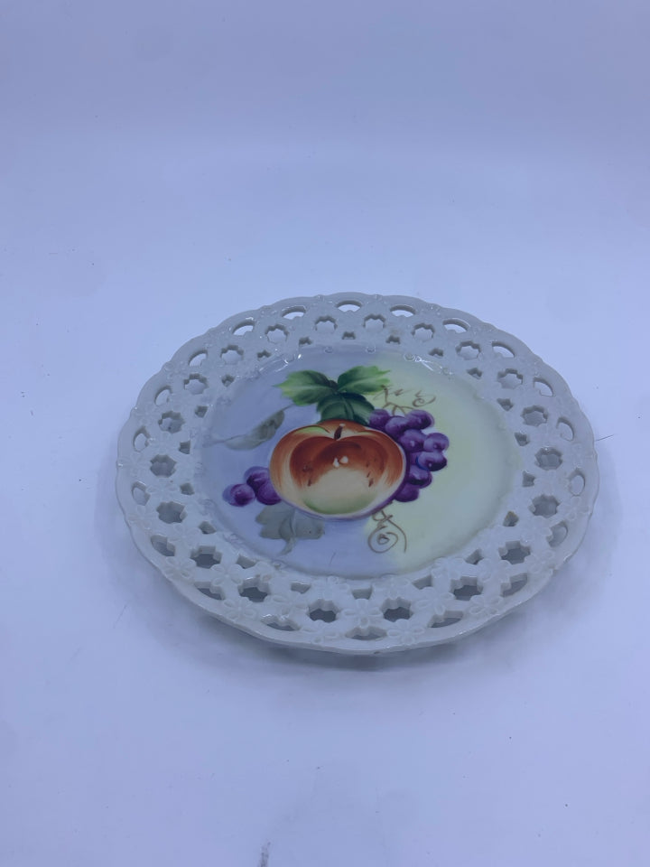 VTG LACE EDGE FRUIT PAINTED PLATE.