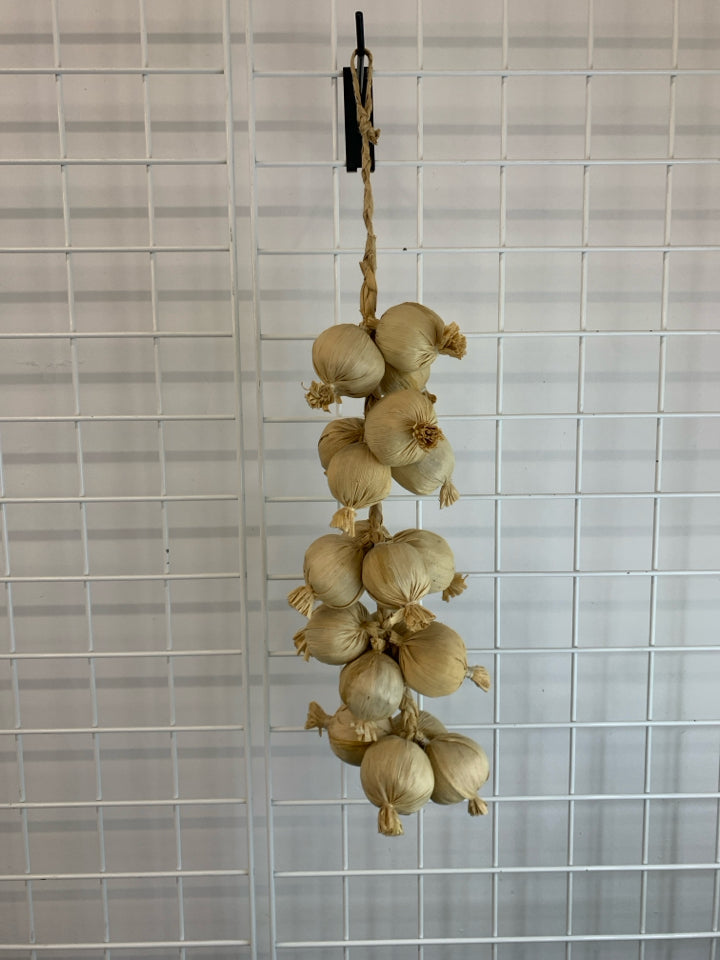 HANGING FAUX GARLIC BULBS.