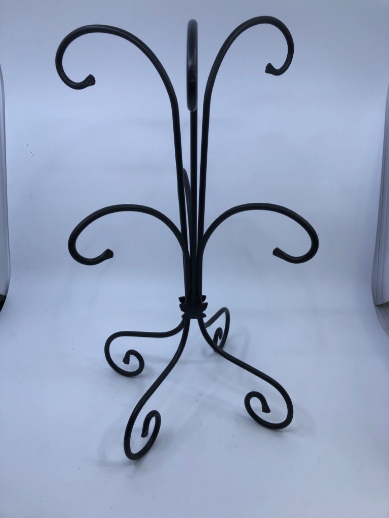WROUGHT IRON MUG TREE W MAPLE LEAF ACCENTS.