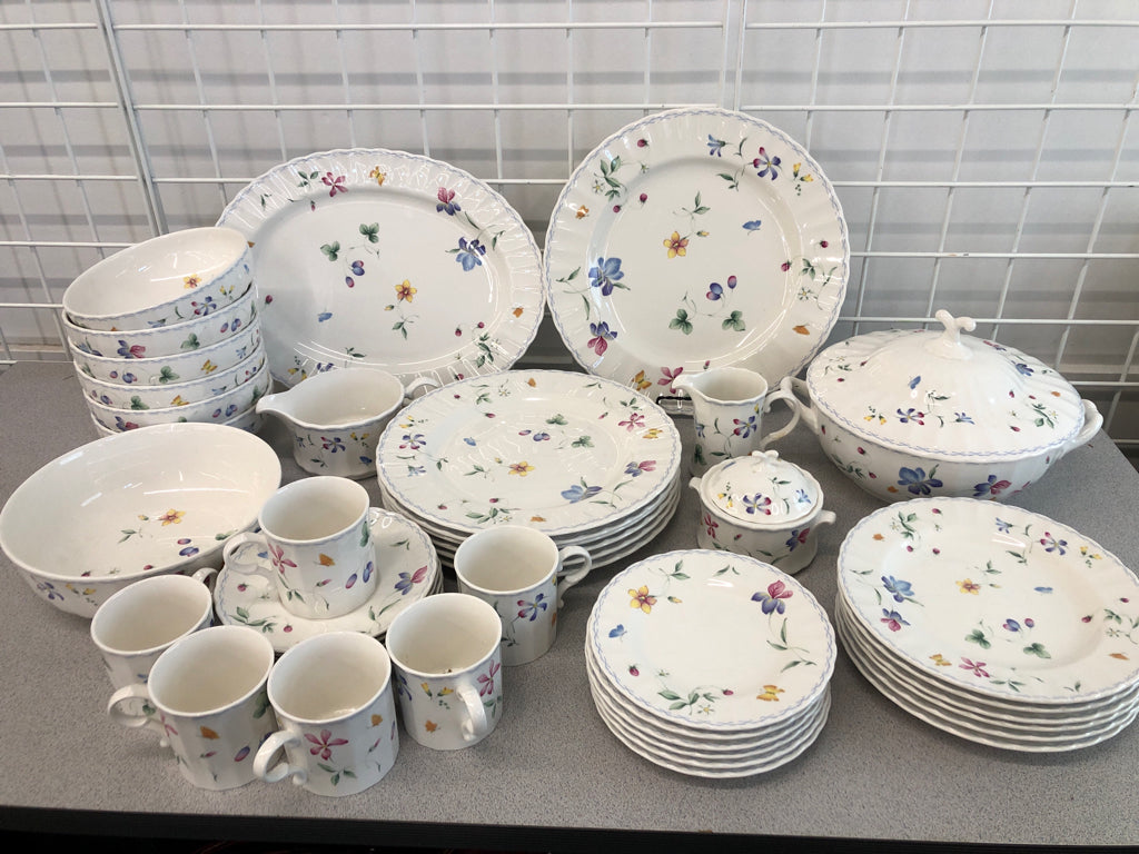 43PC MIKASA SORRENTO DISH SET SERVICE FOR 6.