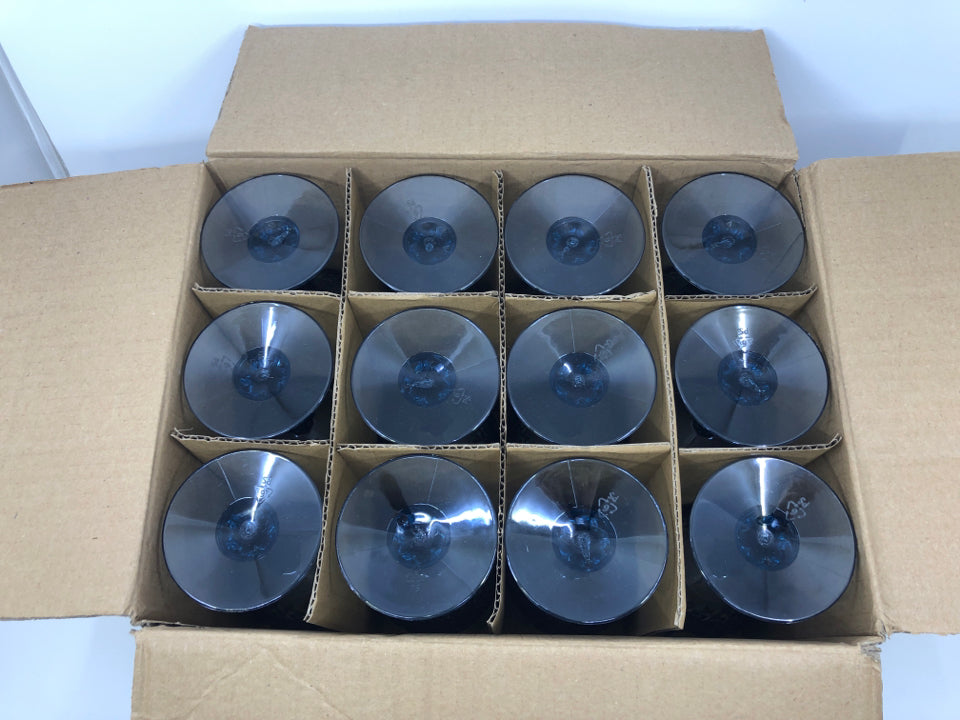 12 BLUE PLASTIC WINE GLASSES.