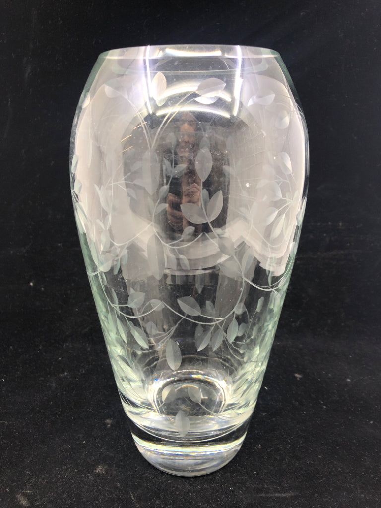 FLORAL ETCHED HEAVY GLASS VASE.