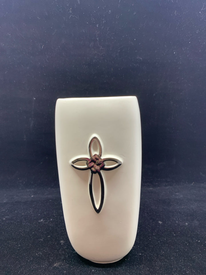 CREAM SQUARE VASE W SILVER CROSS.