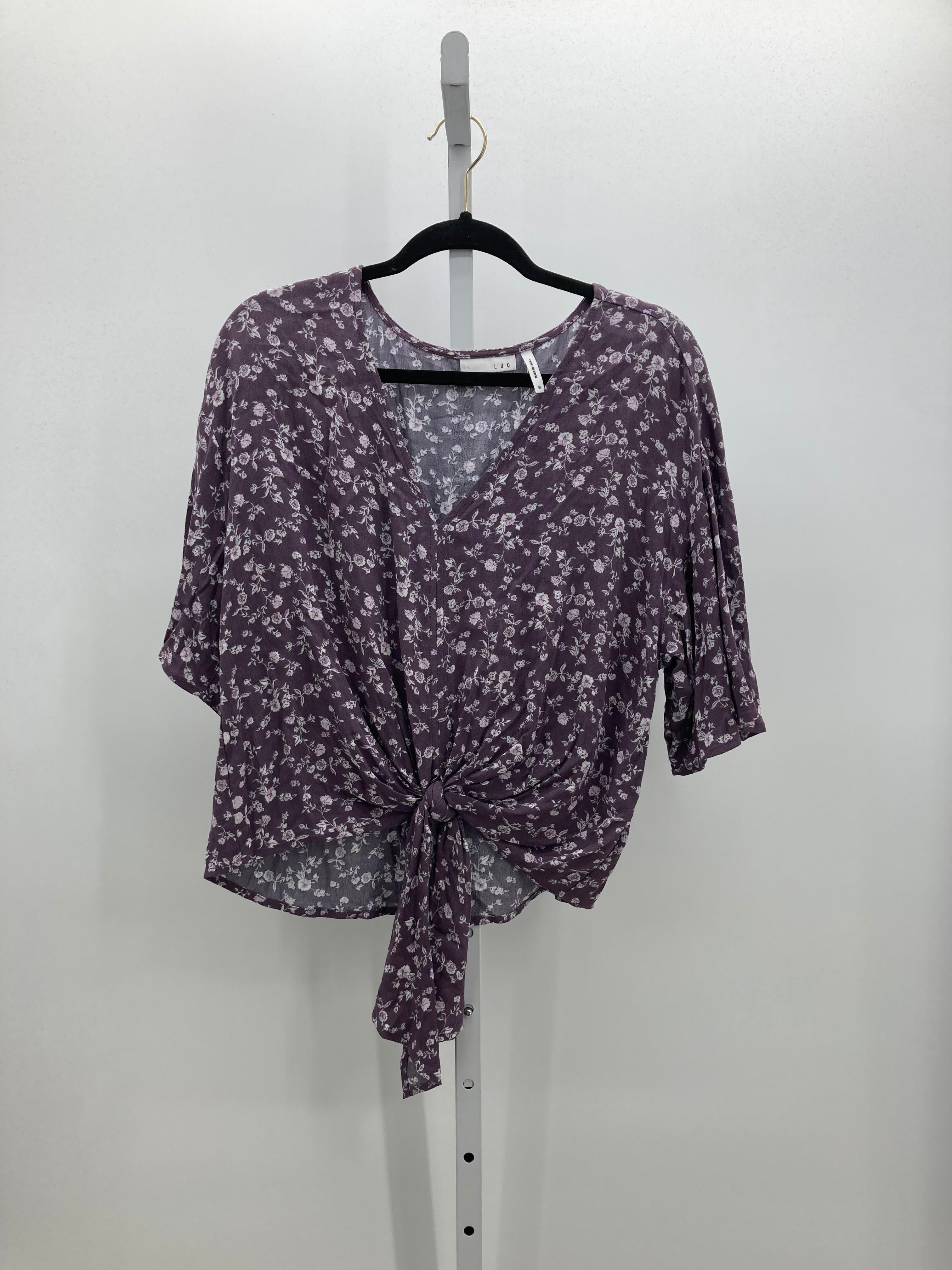 Size Medium Juniors Short Sleeve Shirt