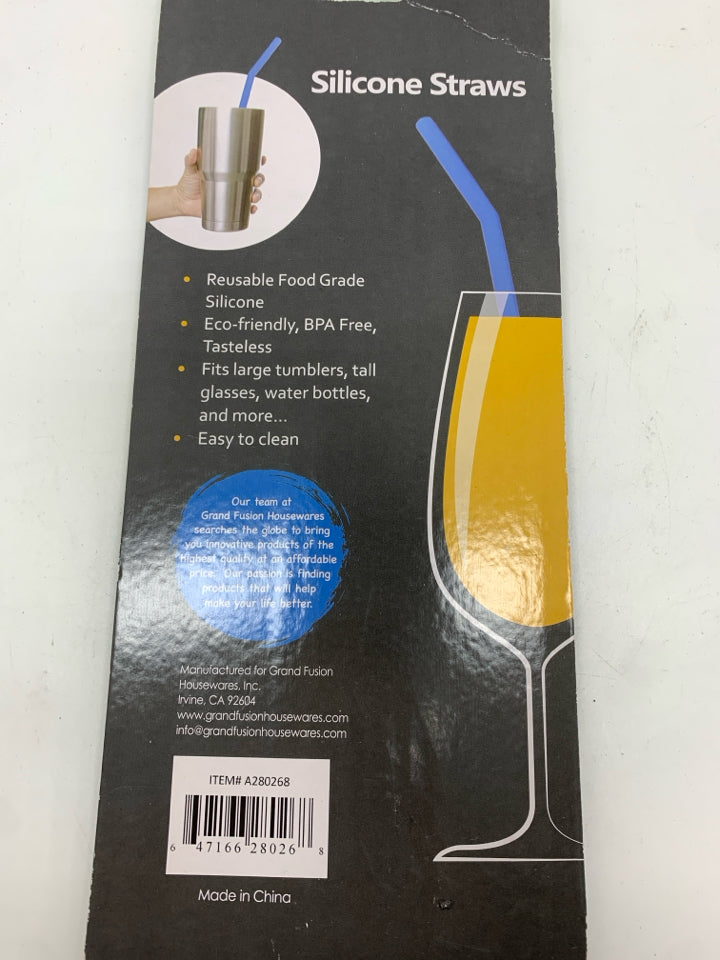 NIP 3PC SILICONE STRAWS W/CLEANING BRUSH.