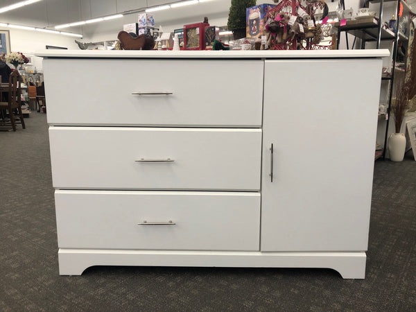 WHITE 3 DRAWER DRESSER W CABINET.