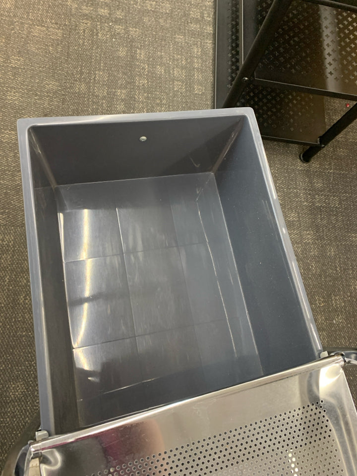 3-BIN STORAGE UNIT ON WHEELS W/GRAY&WHITE BINS.