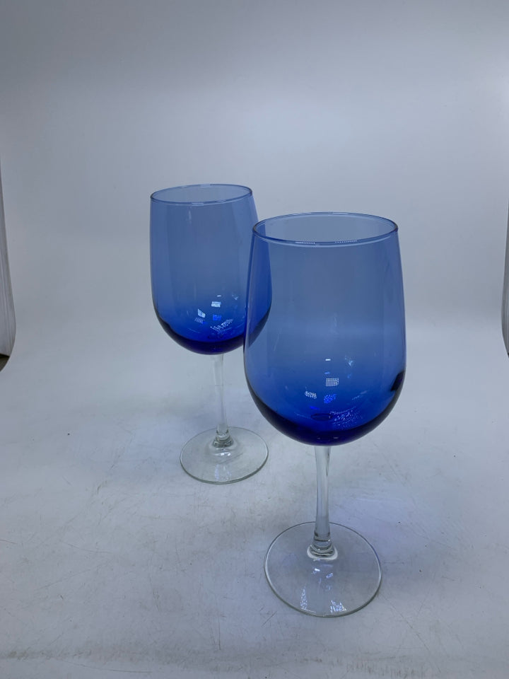 2 BLUE GLASS WINE GLASSES.