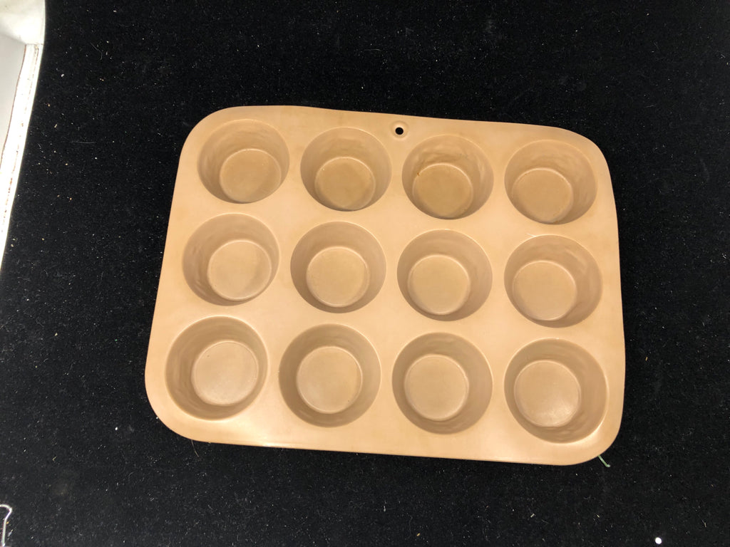 VTG MUFFIN PAN.